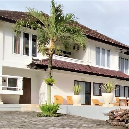 Medewi Manor Aparthotel Airsatang Kültér fotó