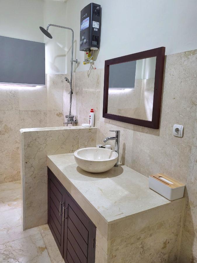 Medewi Manor Aparthotel Airsatang Kültér fotó