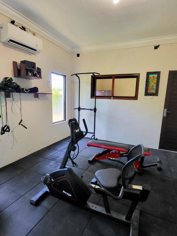 Medewi Manor Aparthotel Airsatang Kültér fotó