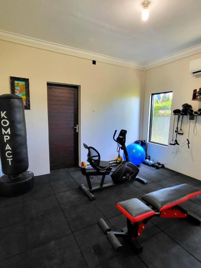 Medewi Manor Aparthotel Airsatang Kültér fotó