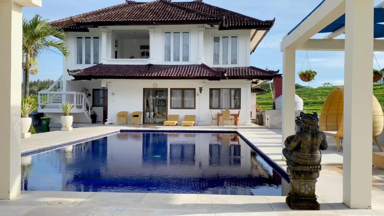 Medewi Manor Aparthotel Airsatang Kültér fotó