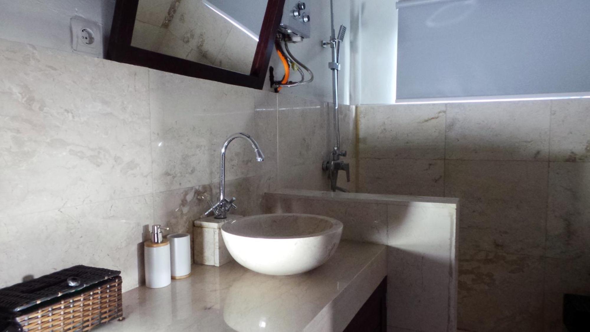 Medewi Manor Aparthotel Airsatang Kültér fotó