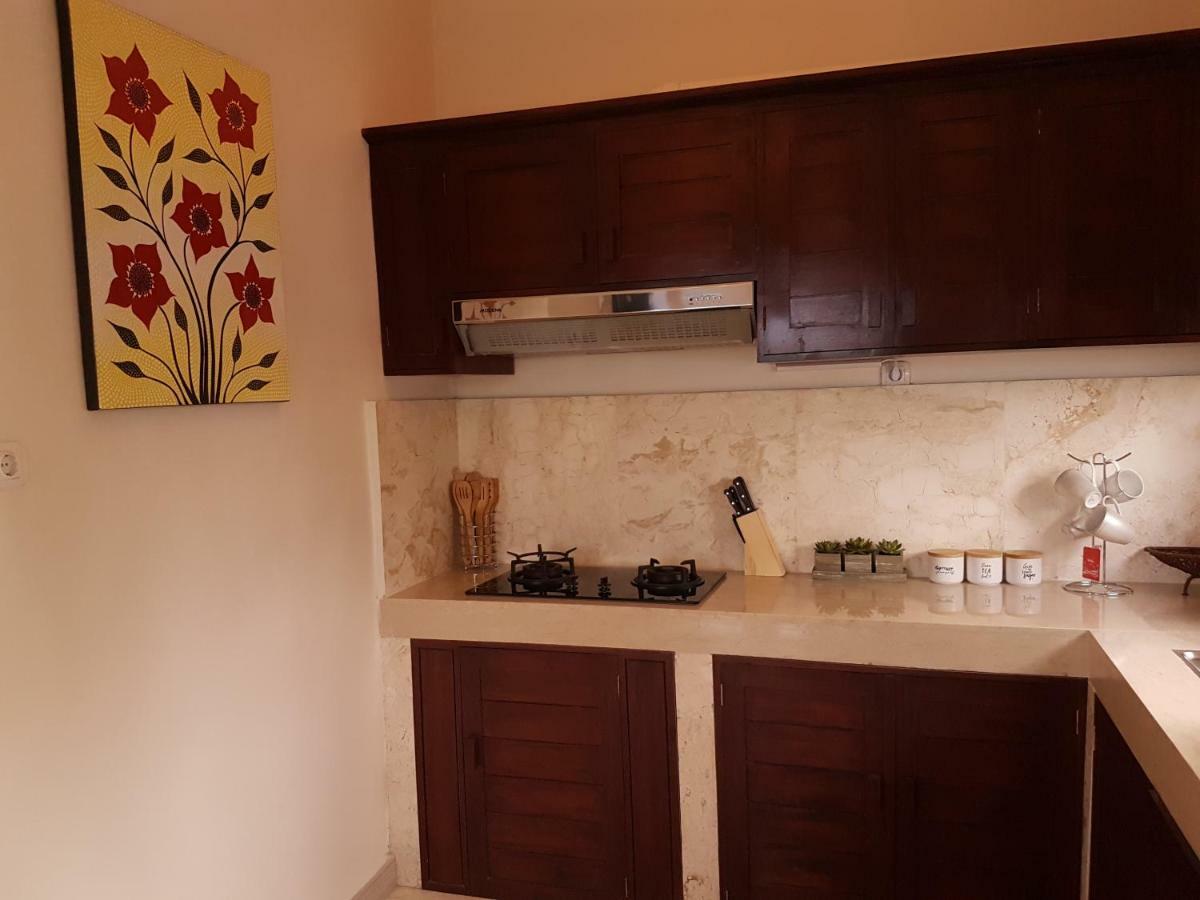 Medewi Manor Aparthotel Airsatang Kültér fotó
