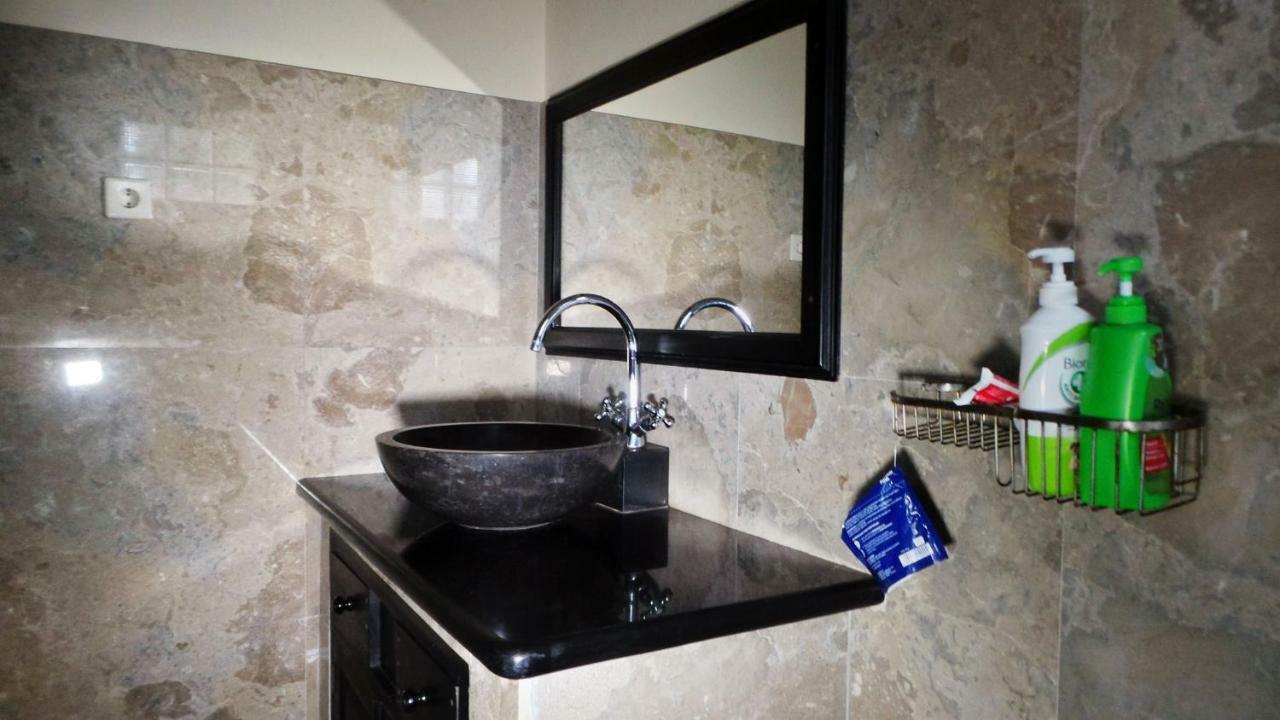 Medewi Manor Aparthotel Airsatang Kültér fotó